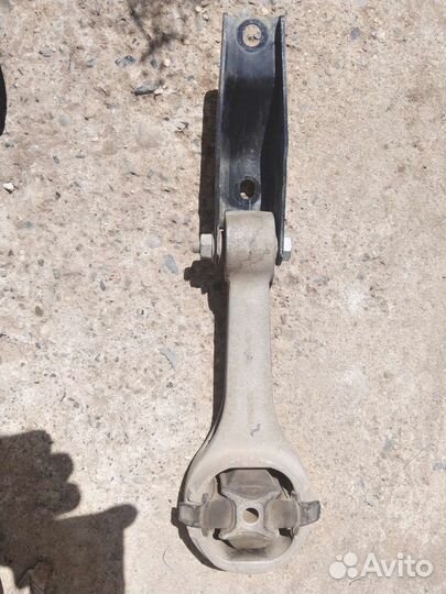 Нижняя опора двигателя Шкода рапид