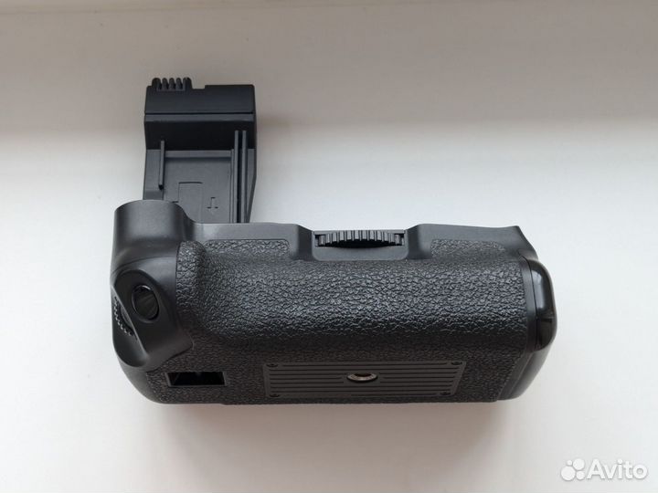 Батарейный блок Canon Battery Grip BG-E8