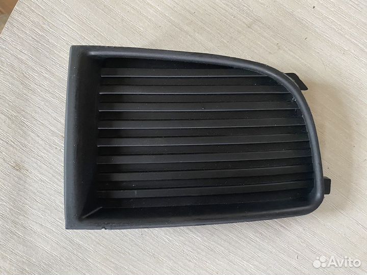 Решетка в бампер передний правая Skoda Fabia 1