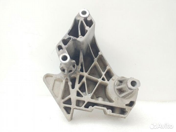 Кронштейн двигателя правый Volkswagen Golf 5 2.0