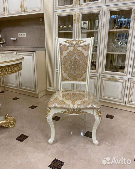 Стол и стулья