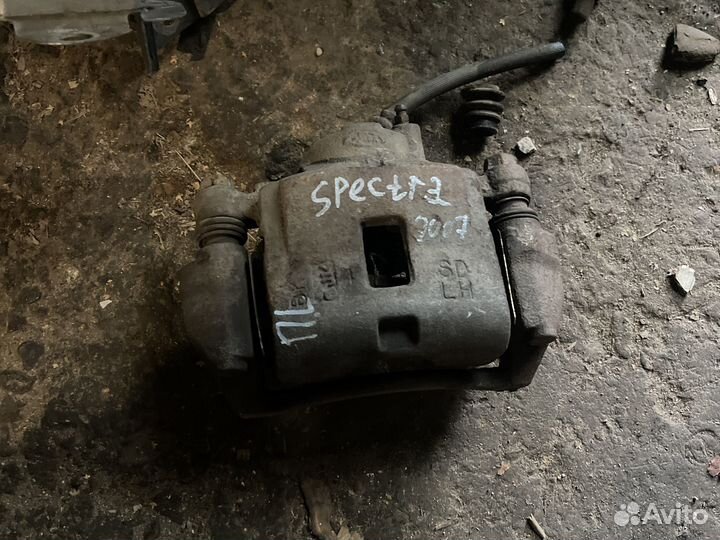 Суппорт передний девый на kia spectra