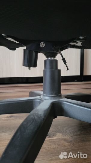 Офисное кресло