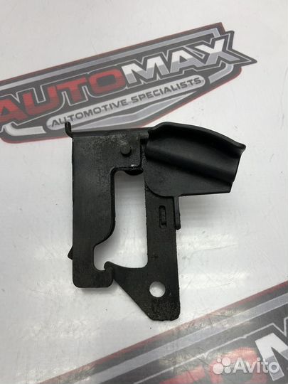 Крюк капота Mercedes E W212 2014 Wagon