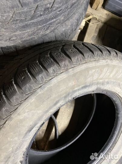 Bridgestone Blizzak Ice 265/65 R17