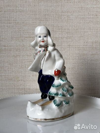 Фарфоровая фигурка Юный лыжник СССР кэкхз 55-62гг