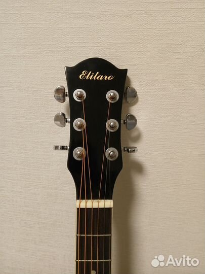 Акустическая гитара