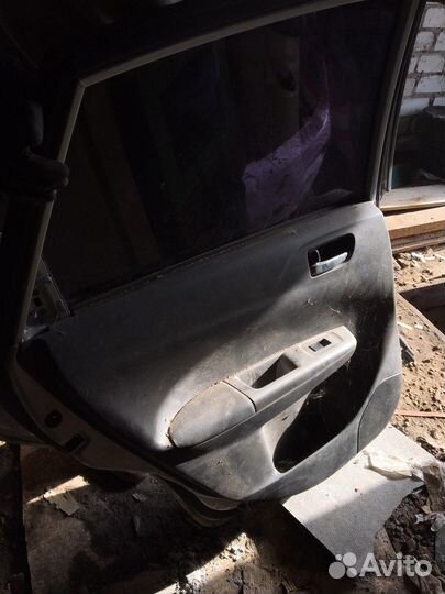 Дверь на subaru impreza