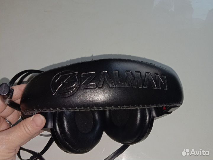 Проводные наушники