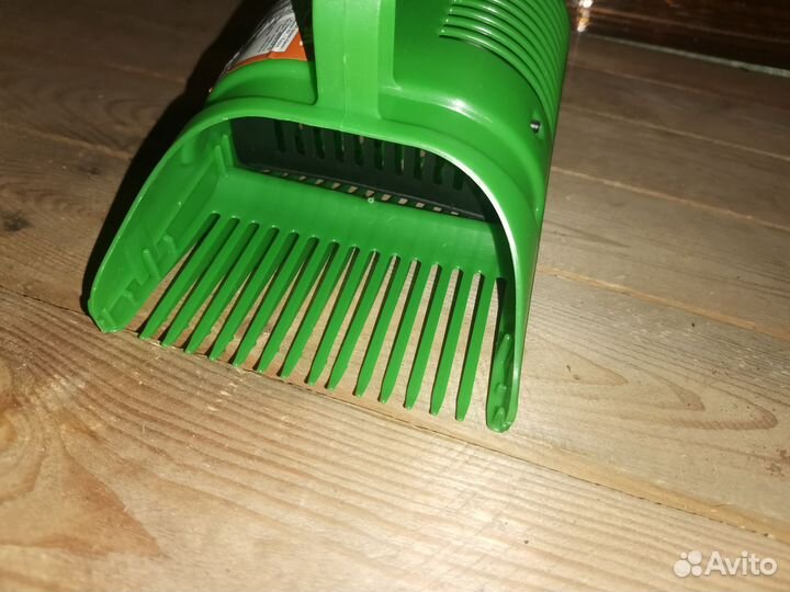 Для сбора ягод жук