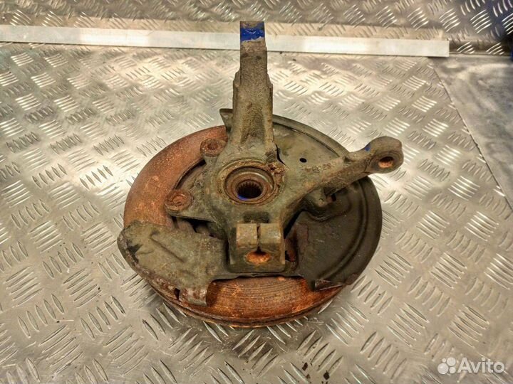 Кулак передний правый LADA Largus (2012 - н.в.)