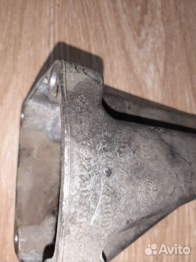 Опора двигателя Mercedes-Benz C-Class W204 2008