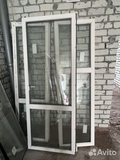 Оконный блок с дверью