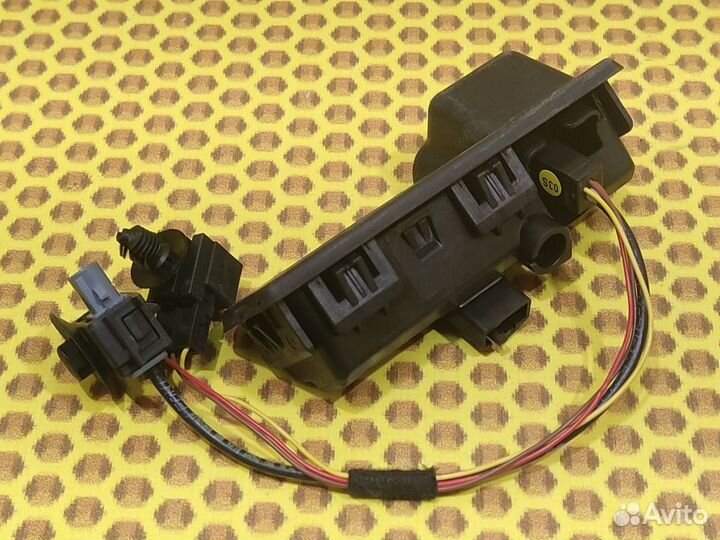 Кнопка открывания багажника Volkswagen Jetta JEM