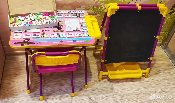 Стол, стул, мольберт, магниты