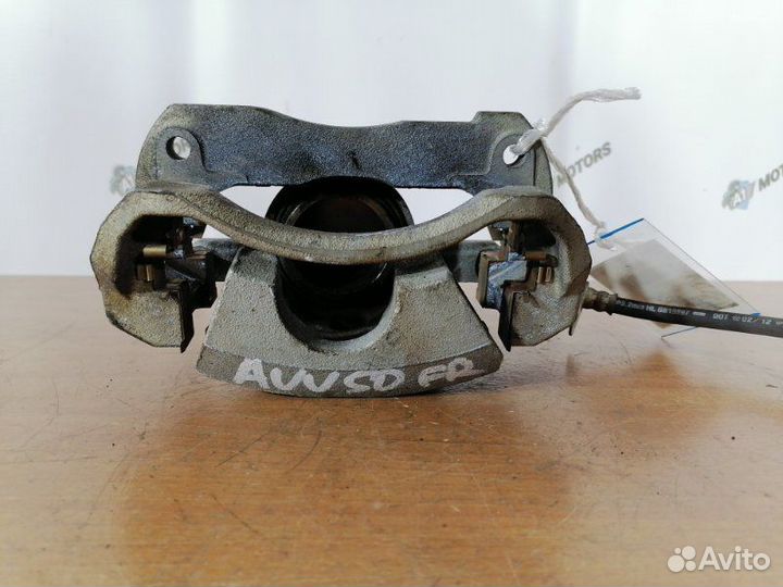 Суппорт передний правый Toyota Camry AVV50 2arfxe