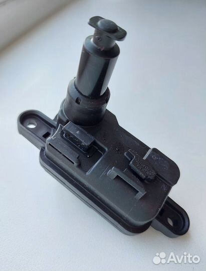Актуатор крышки лючка бензобака vag