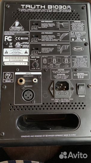 Полочная акустическая колонка