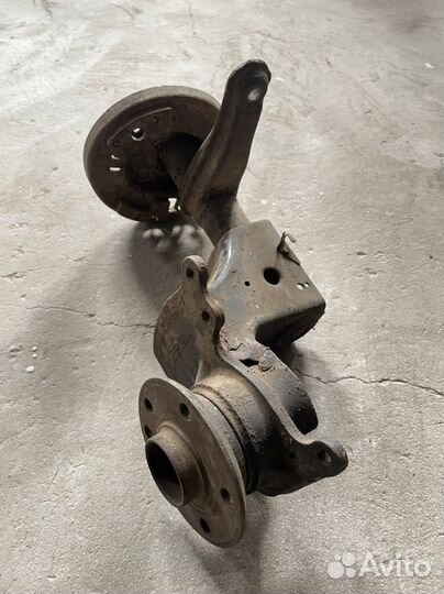 Правый поворотный кулак Audi 100 S4 S6