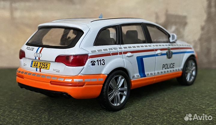 Модель автомобиля Audi Q7