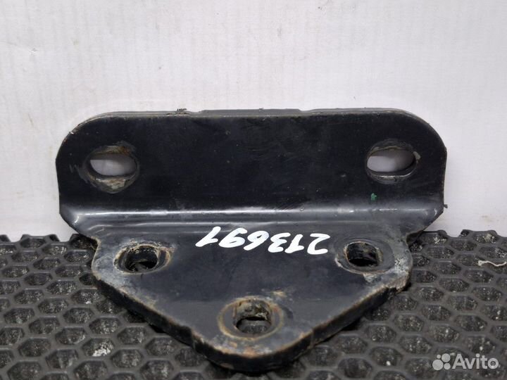 81416140035 Кронштейн переднего бампера