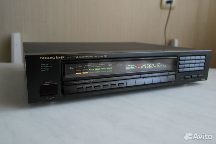 Тюнер Onkyo T 4650 в отл. состоянии, 220 Вольт