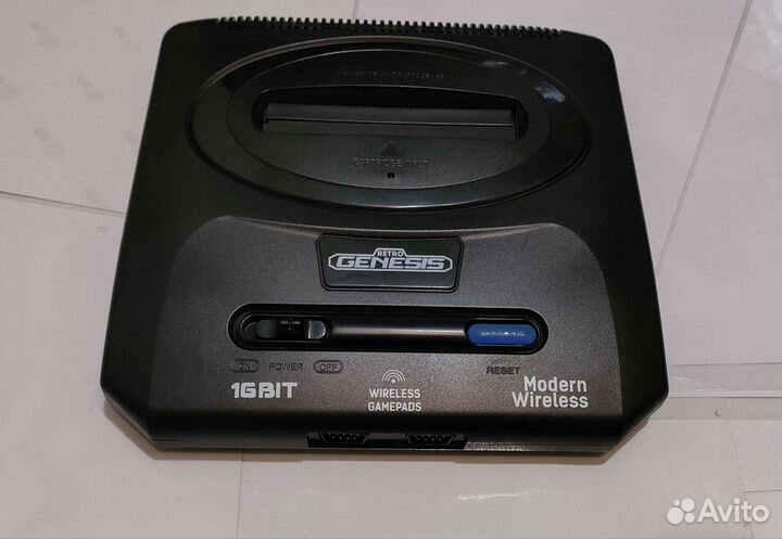 Консоль Sega Mega Drive и подставка для Sony PS 4