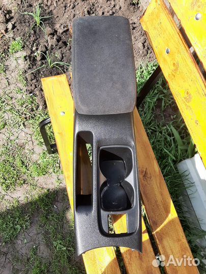 Подлокотник для mitsubishi lancer 9