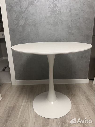 Стол кухонный круглый белый