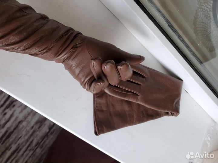 Длинные кожаные перчатки