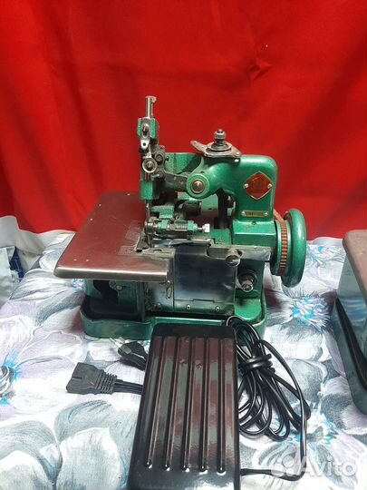 Швейную машинка оверлок