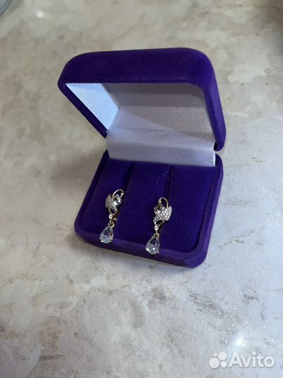 Золотые серьги с топазом