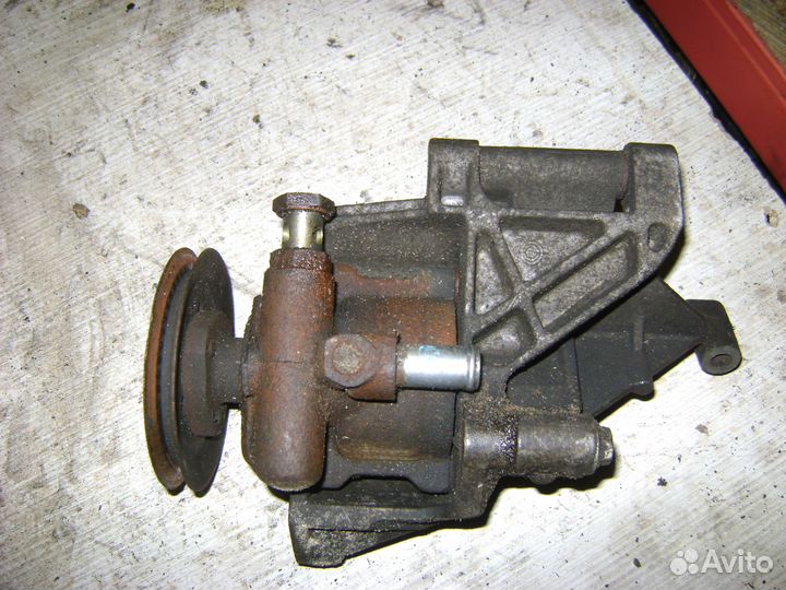 Насос гур Volkswagen Vento 26016947