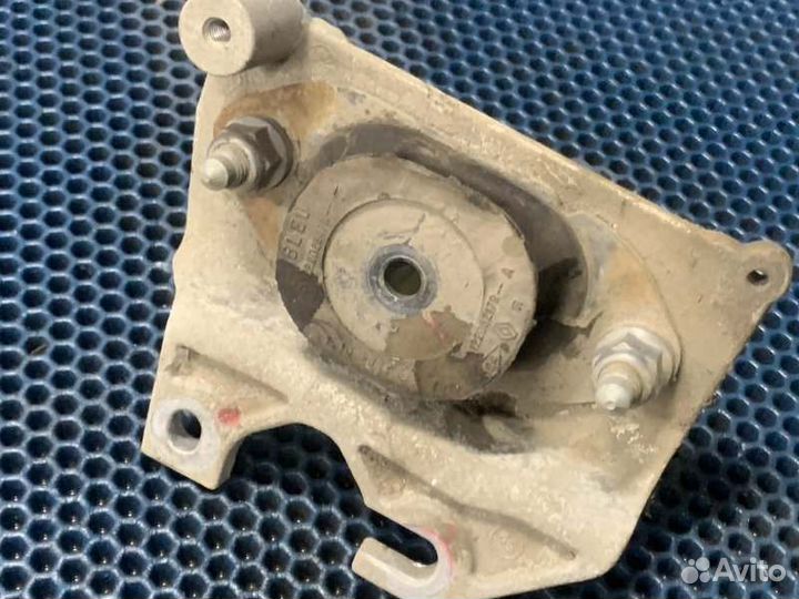 Подушка двигателя левая Renault Duster HSA H4M