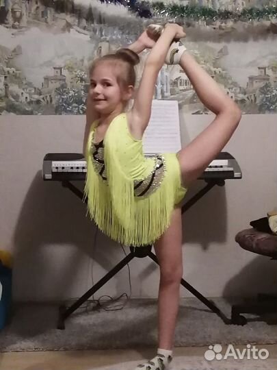 Купальник лайм, с бахромой