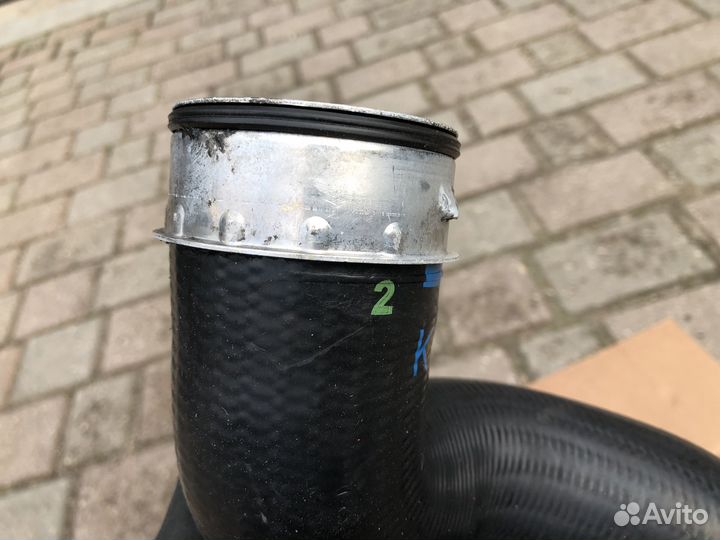 Патрубок интеркуллера на VW Passat B5+ 1.9