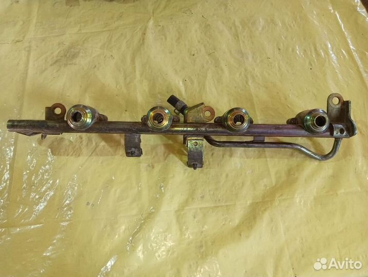 Топливная рампа Nissan Bluebird U14 SR18DE 1998