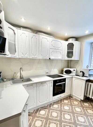 3-к. квартира, 80 м², 1/9 эт.