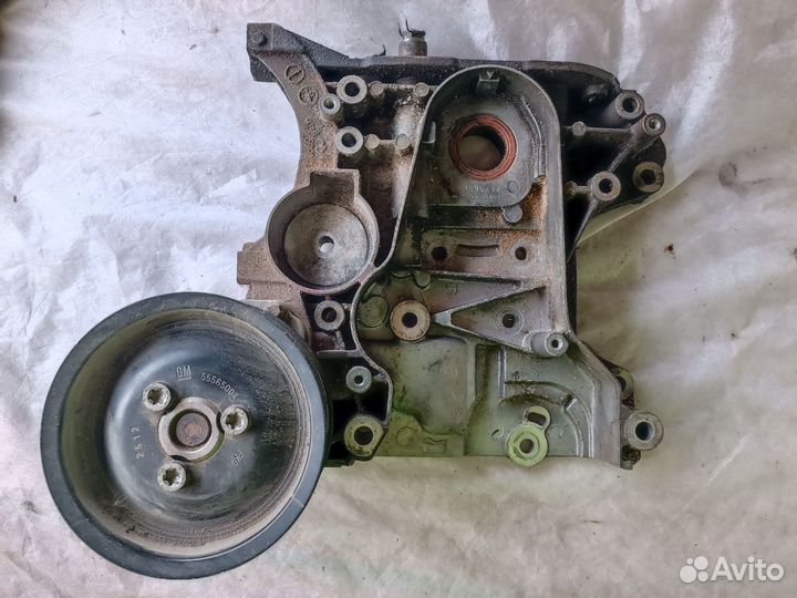 Крышка двигателя Opel Astra J