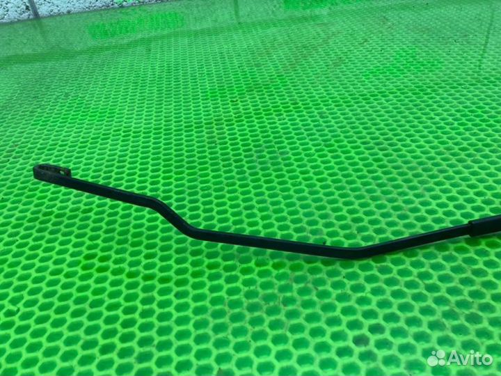 Поводок дворника передний правый LADA Kalina