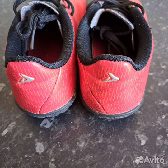 Детские футбольные кроссовки