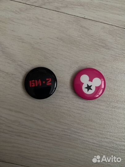 Значки би-2