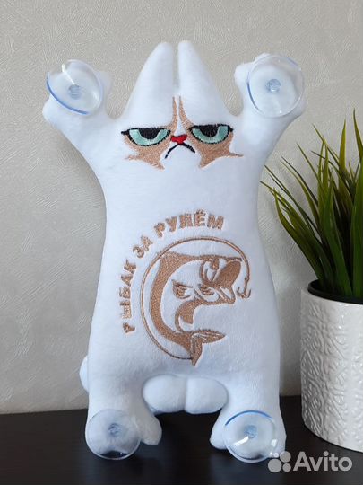 Кот на присосках саймон