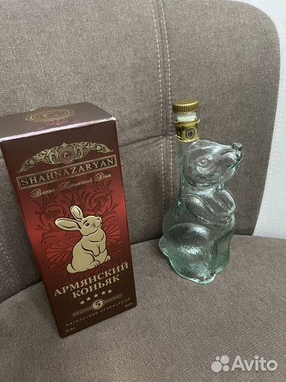 Пустая бутылка из под армянского коньяка