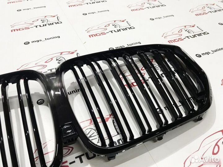 Решетка в BMW Х5 G05 стиль Х5М Черный глянец