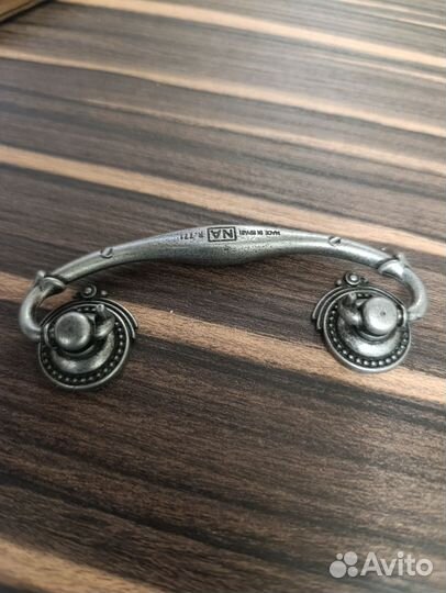 Мебельная ручка