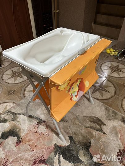 Ванночка с подставкой и пеленальным столиком CAM