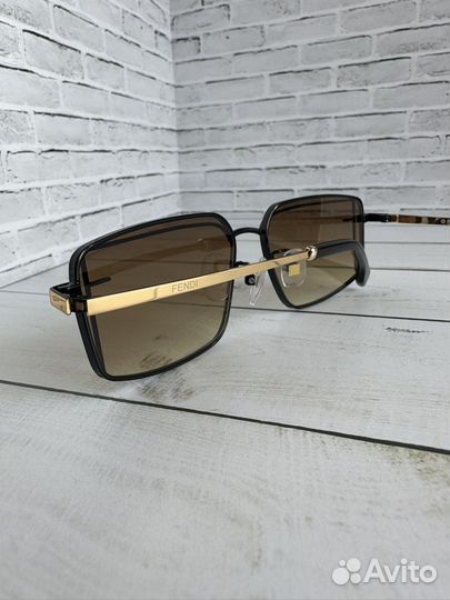 Солнцезащитные очки Fendi