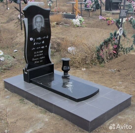 Памятник на могилу из гранита