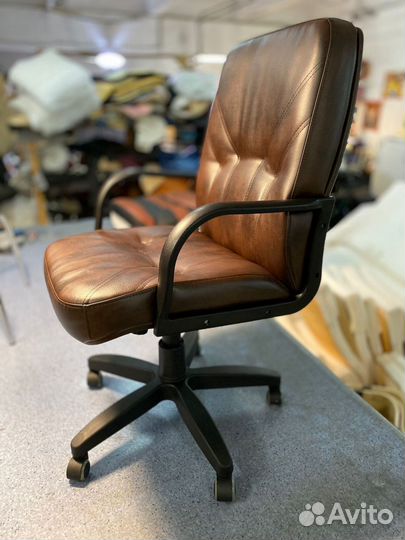 Офисное кресло